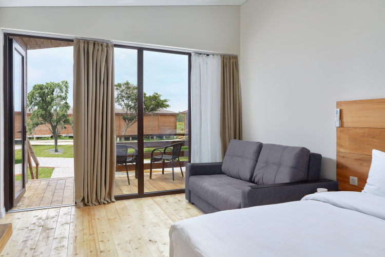 1 Bedroom Cottage with balcony and with view