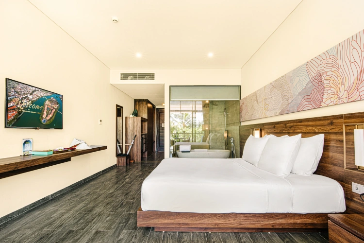 Deluxe room with balcony and with river view