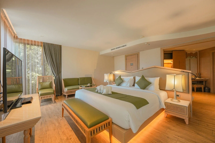 Deluxe Double Suite with balcony and with garden view