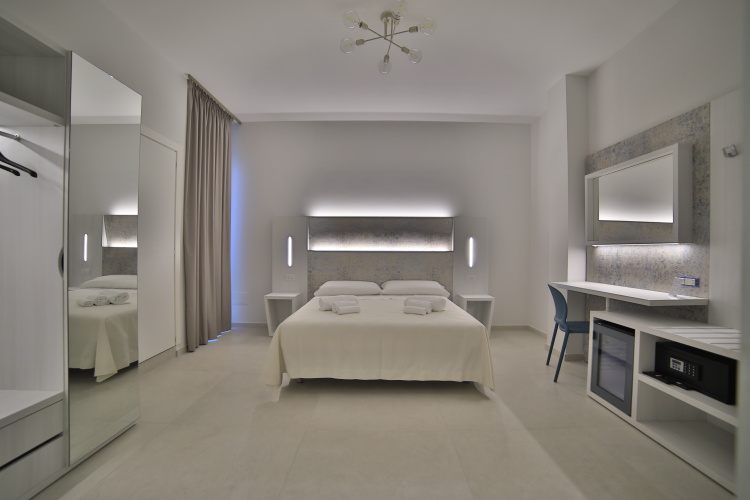 Deluxe Double room with balcony and with sea view