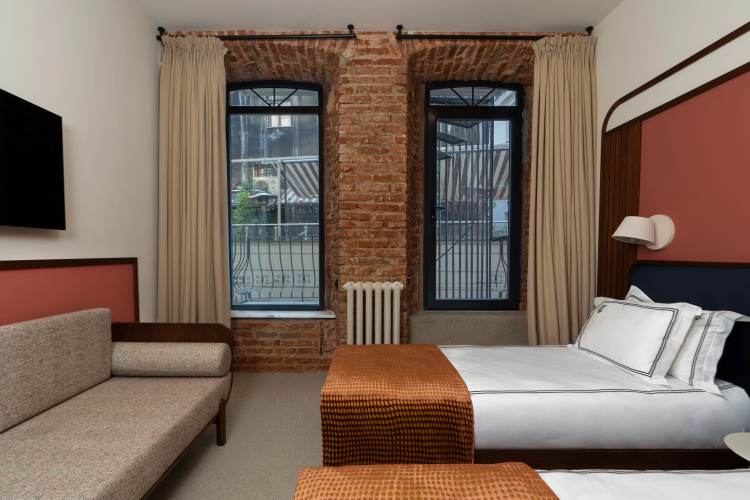 Gentle Tom Hotel
