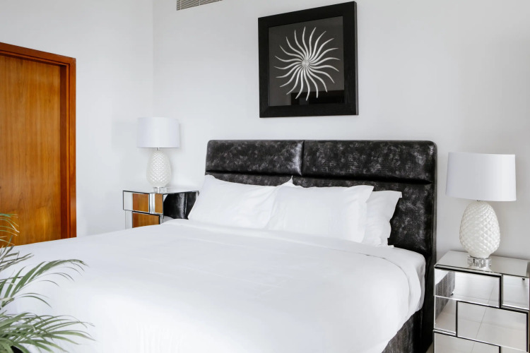 Jezebel by Fantastay Apartments - Image 3