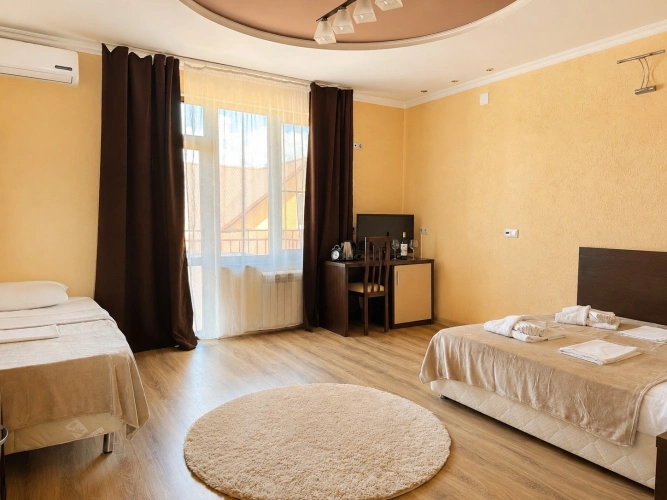 Standard Triple room with mountain view
