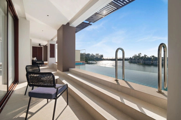 3 Bedrooms Deluxe Apartment with balcony and with lake view