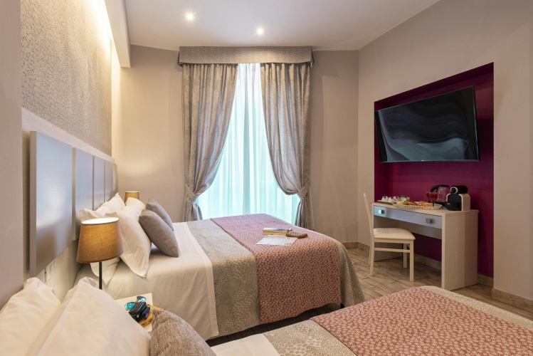 Standard Triple room