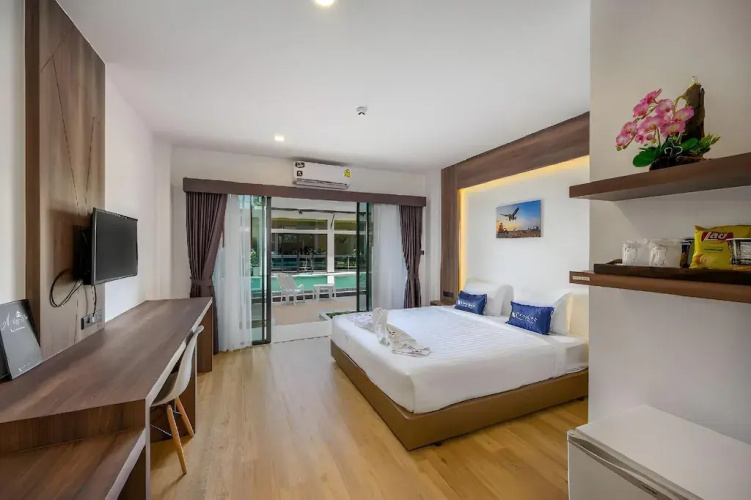 Superior Twin room with balcony and with pool view