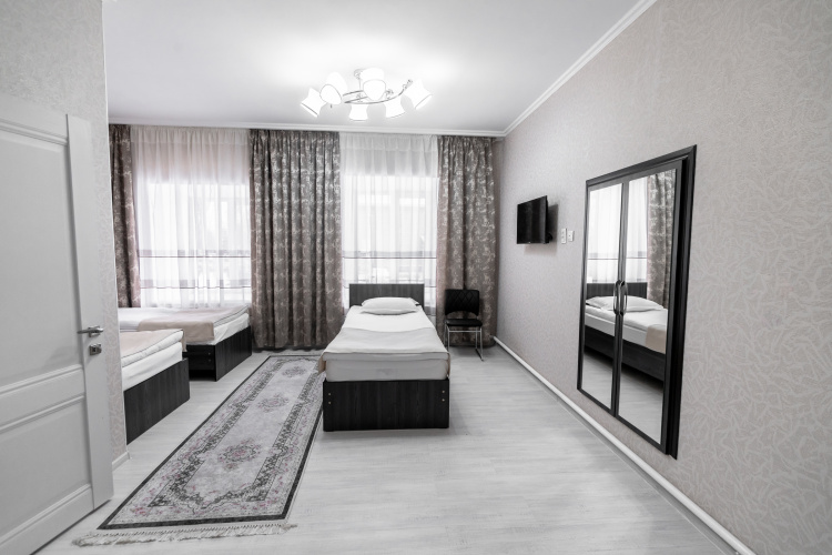 Standard Quadruple room with view