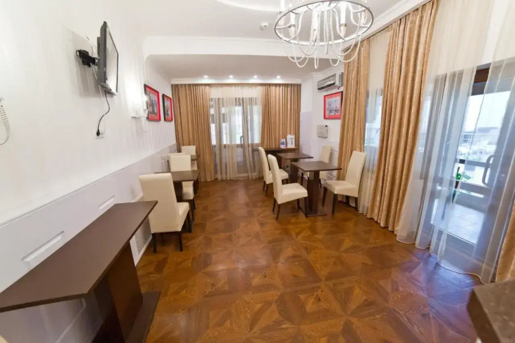 Aruna Hotel