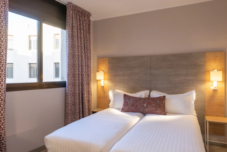 Standard Twin room with city view