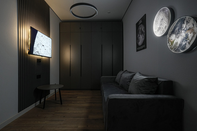 Фотография номера квартиры Квартира Luna Moscow — дизайнерская квартира с зеркальной мозаикой возле кровати