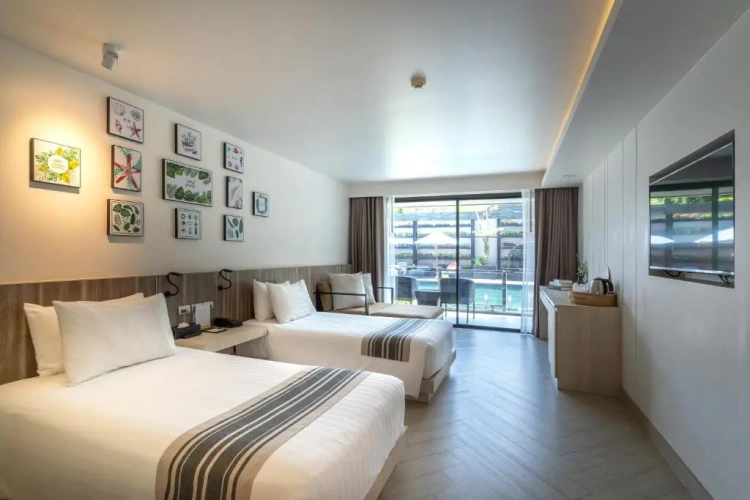 Pool Access Twin room with balcony