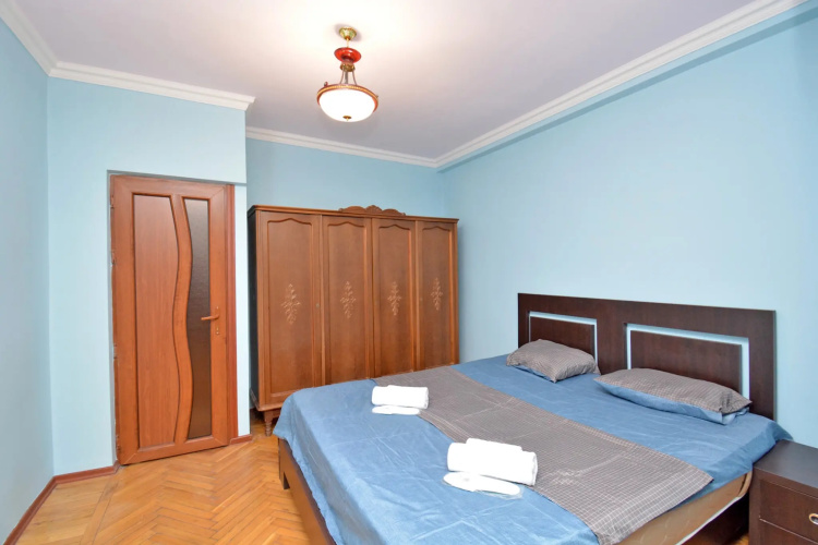 Trekhkomnatnaya v Tsentre Goroda Flat