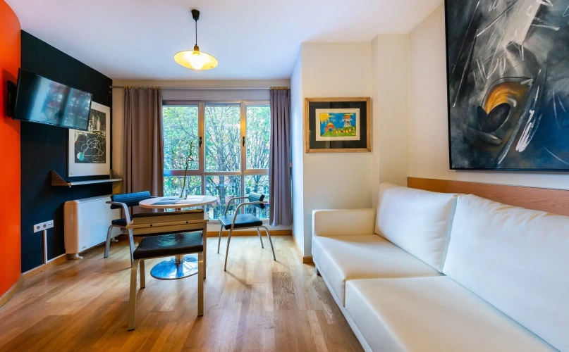 2 Bedrooms Apartment with balcony and with city view