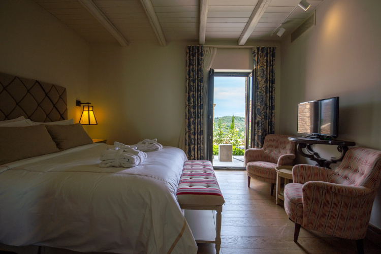 Alistos Hotel