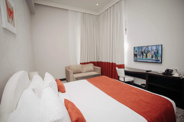 Suite with city view