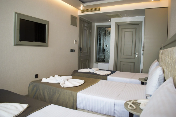 Triple Family Suite with sea view