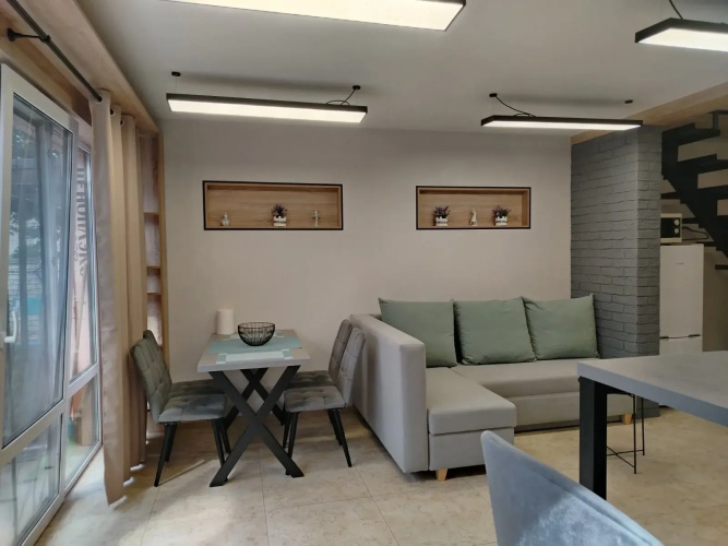 Dvukhurovnevaya Ryadom S Tsentrom Flat