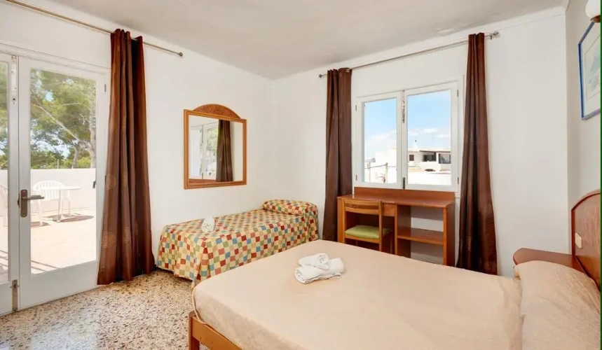 Standard Triple room with balcony