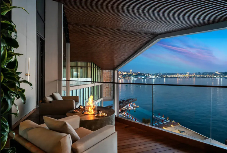 1 Bedroom Duplex Suite with sea view