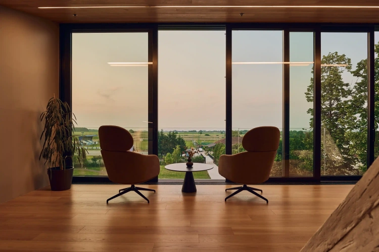 2 Bedrooms Apartment with park view