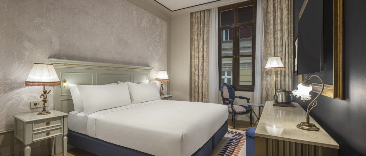 Deluxe Double room with city view