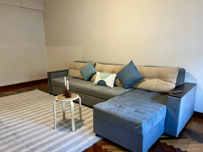 V Samale Vozle Posolstva Ssha Flat