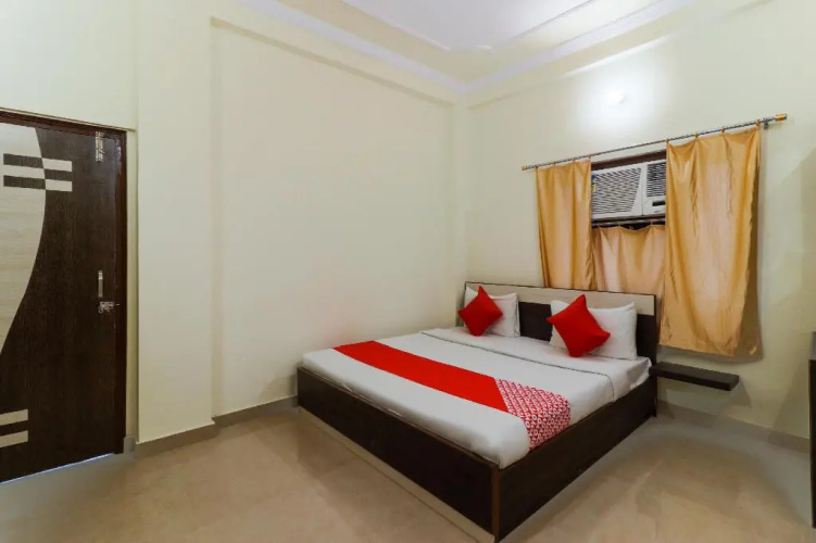 Kris International Mughalsarai Hotel