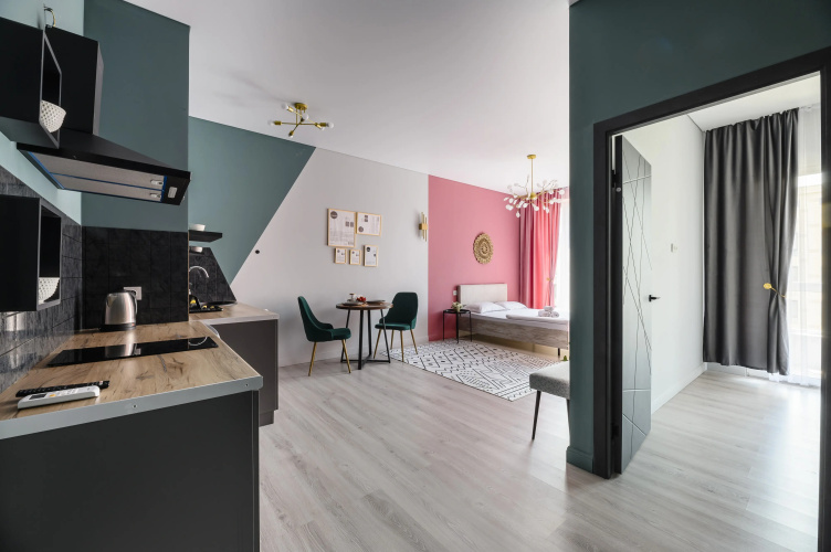 V Centre Goroda s Vidom na Krasivye Gory Flat