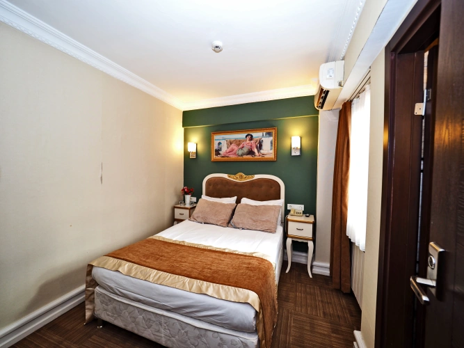 Standard Double room with city view