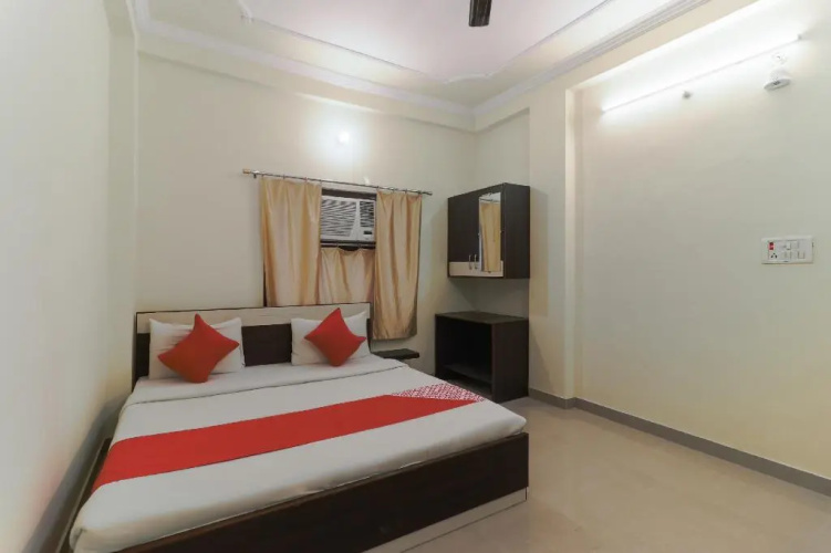 Kris International Mughalsarai Hotel