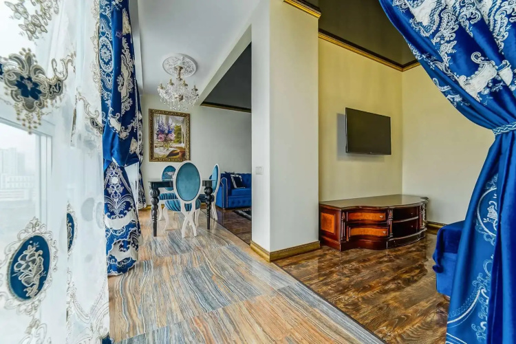 S Dzhakuzi i Parkovkoy Flat