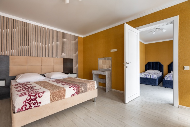 Quadruple Junior Suite