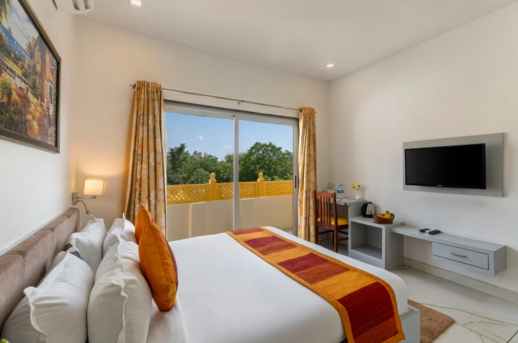 Standard Double room with balcony and with lake view