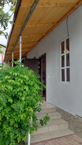 2 Bedrooms Cottage with balcony and with courtyard view