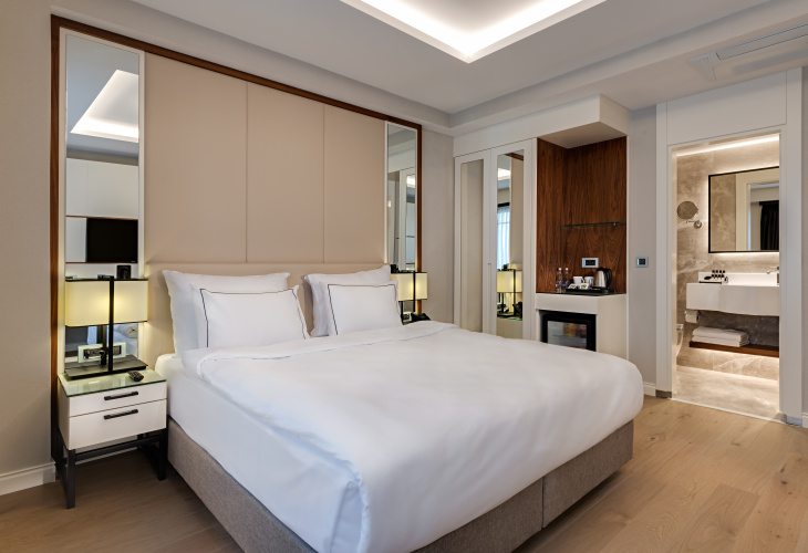 Deluxe Double room with balcony and with city view