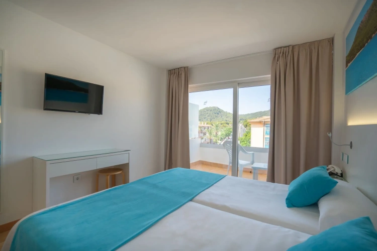 Double room with balcony and with pool view