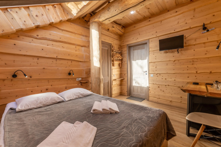 Четырёхместный номер Standard с балконом и с красивым видом из окна