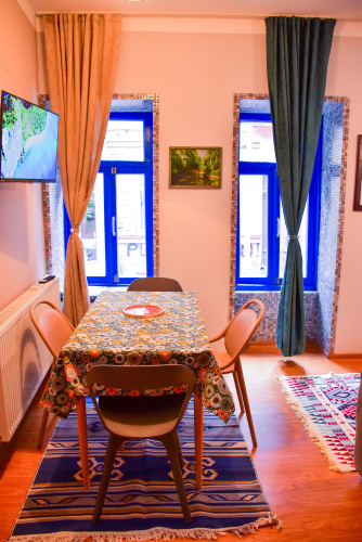 Dom Bibliotekarya s Balkonom Flat