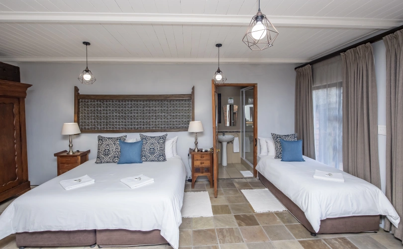 Standard Triple room