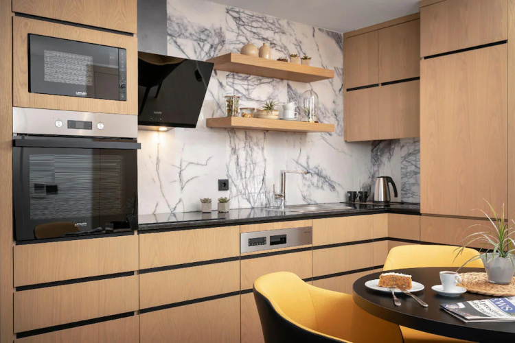 1 Bedroom Apartment with city view