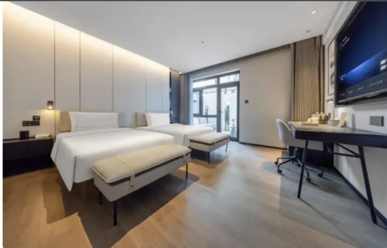 Premium Twin room with courtyard view