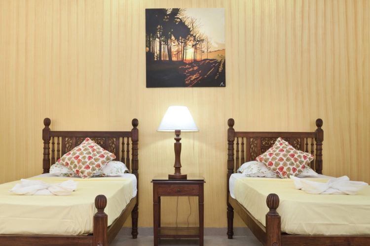 6 Bedrooms Villa
