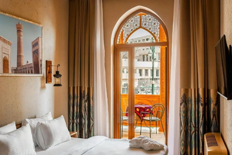 Standard room with balcony and with city view