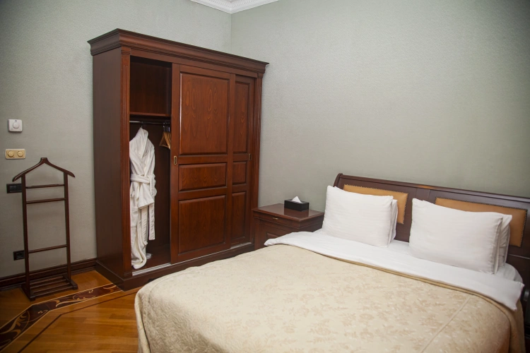 Quadruple Suite
