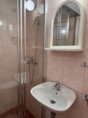 Anora Hotel