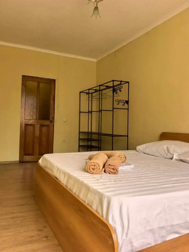 Trekhkomnatnaya U Morya Flat