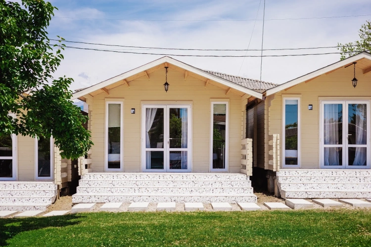 Cottage with balcony and with garden view
