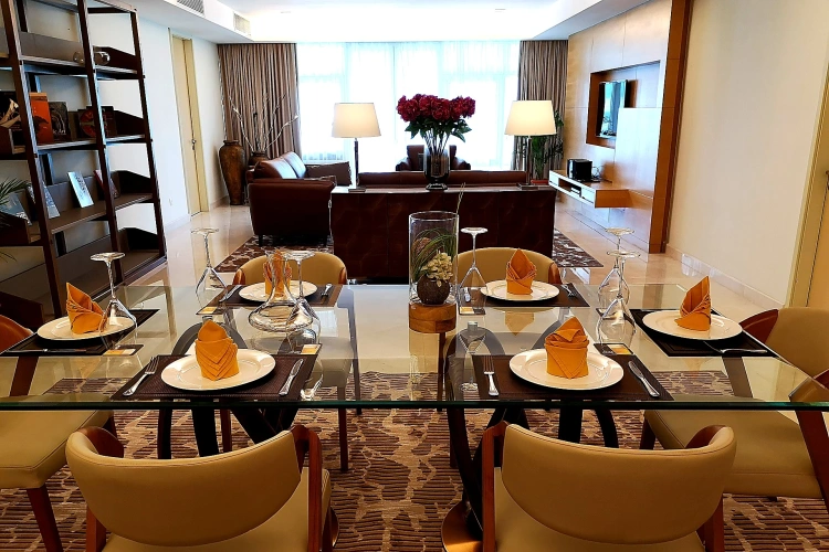 3 Bedrooms Grand Sextuple Suite with balcony and with city view