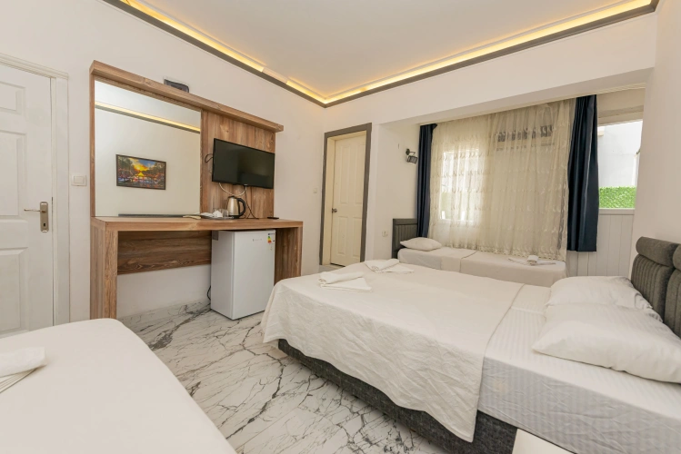 Economy Quadruple room with balcony and with view