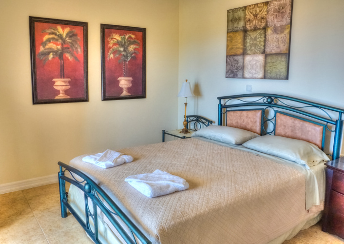 4 Bedrooms Villa